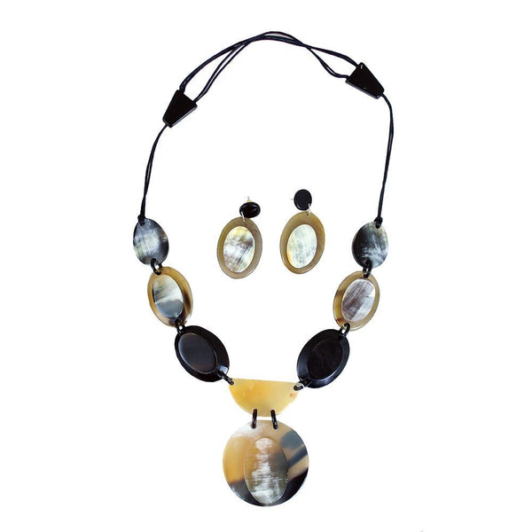 Horn Pendant Necklace Set