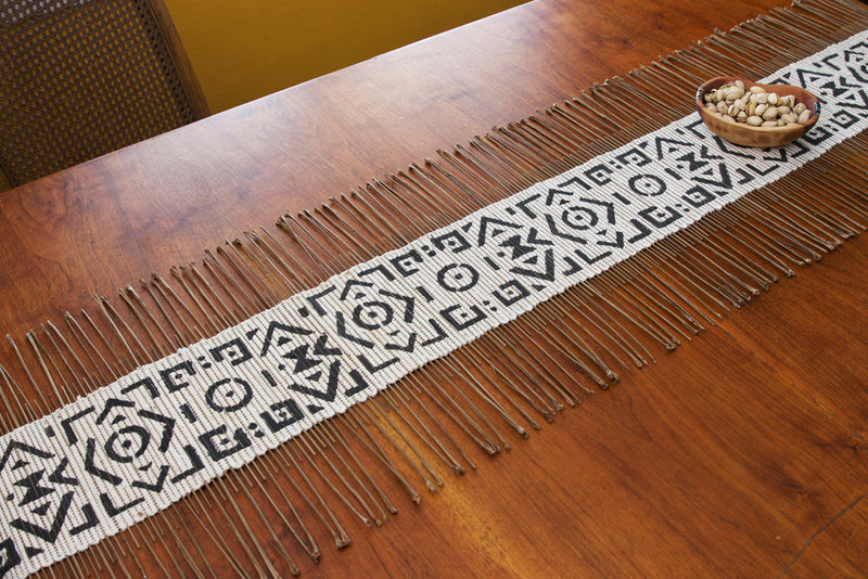 Black and White Geometric Twig Runner